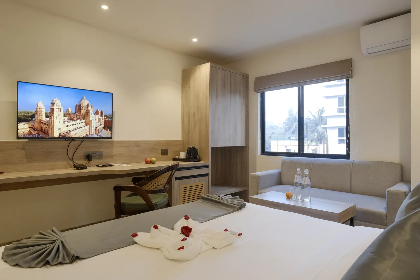 View across the Executive Suite bed towards the TV, desk and window seating